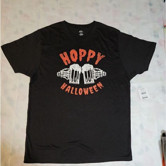 NWT Men's Short Sleeve Halloween Graphic T-Shirt - Picture 1 of 8
